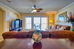 Smart TV, DVD player - Oceanfront Condo 3 Bedrooms 3 Baths Sleeps 8 (Jacksonville Beach)