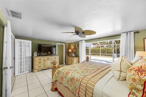 3 soveværelser, skrivebord, strygejern/strygebræt, weekendseng