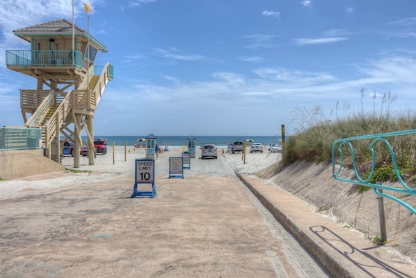 Una spiaggia nelle vicinanze