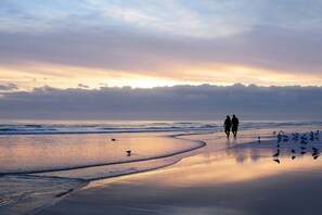Una spiaggia nelle vicinanze