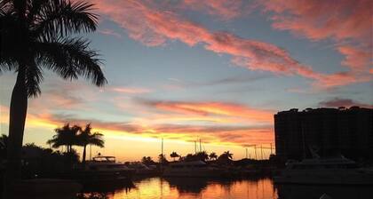 Waterfront, Heated Pool, Perfect for Couples