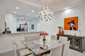 Dining - Coral Reef Villa 🌴 Private Heated Pool, Grill, Private Patio | 1.9 mi to Beach 🏖️ (Oakland Park)