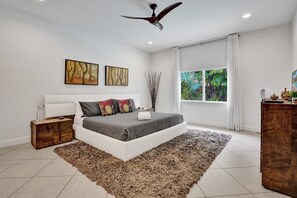 3 bedrooms, iron/ironing board, travel cot, WiFi - Coral Reef Villa 🌴 Private Heated Pool, Grill, Private Patio | 1.9 mi to Beach 🏖️ (Oakland Park)