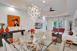 Dining - Coral Reef Villa 🌴 Private Heated Pool, Grill, Private Patio | 1.9 mi to Beach 🏖️ (Oakland Park)