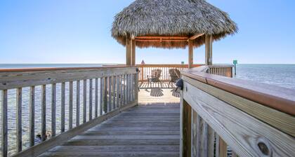 Oceanfront condo with beach access, pool, balcony, & tennis - marina available