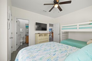 6 bedrooms, iron/ironing board, free WiFi, bed sheets