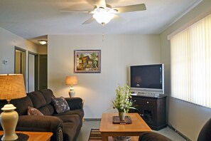 TV, music library - Enjoy the Warm Mineral Springs Vacation Rental Home of North Port, Florida (North Port)