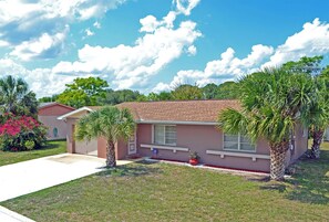 Exterior - Enjoy the Warm Mineral Springs Vacation Rental Home of North Port, Florida (North Port)