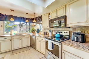 Refrigerador, microondas, parrilla de estufa y lavavajillas 