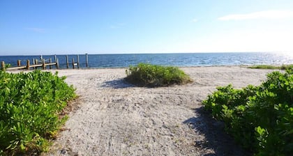 Dolphin Cottage: Beachfront Home with Stunning Views & Private Beach