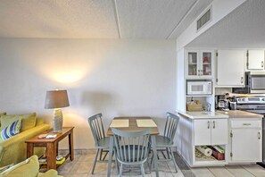 Dining - Oceanfront Ormond Beach Condo w/ Pool Access! (Ormond Beach)