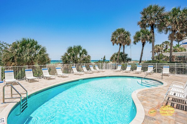 Lämmitetty uima-allas