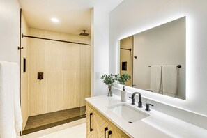 Towels - Charming Canalfront Retreat w/ Double Boat Slip! (Astor)