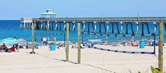 Hemingway Condo - Sunset View & steps to the beach