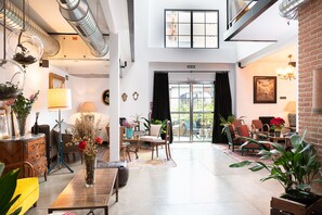 Lobby sitting area - LaNave (Madrid)