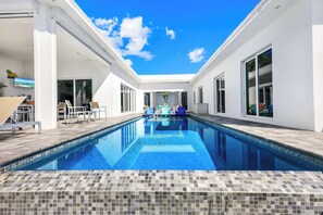 A heated pool - Modern Waterfront Home: Heated Pool, Spa & Dock (Cape Coral)