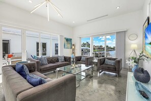 テレビ、プリンター