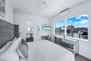 4 bedrooms, desk, iron/ironing board, travel crib - Modern Waterfront Home: Heated Pool, Spa & Dock (Cape Coral)