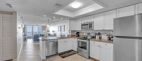 Refrigerador, microondas, horno y parrilla de estufa