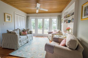 Smart TV, books, stereo - Heated Saltwater Pool, Spacious home, Close to Altantic Ave & Beach! (Delray Beach)