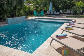 A heated pool - Heated Saltwater Pool, Spacious home, Close to Altantic Ave & Beach! (Delray Beach)