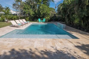 A heated pool - Heated Saltwater Pool, Spacious home, Close to Altantic Ave & Beach! (Delray Beach)