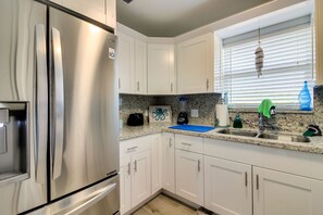 Fridge, microwave, oven, stovetop - Cozy Canal-Front House w/ Free WiFi and Deck - Close to Beaches & State Park (Marathon)