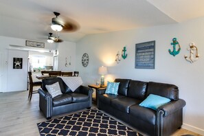 TV - Cozy Canal-Front House w/ Free WiFi and Deck - Close to Beaches & State Park (Marathon)