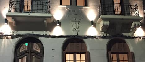 Façade de lâhĂ©bergement - soirĂ©e/nuit