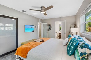 3 Schlafzimmer, Schreibtisch, Bügeleisen/Bügelbrett, Reisekinderbett