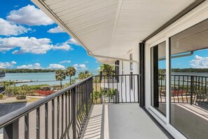 Unclassified image, 4 of 35, button