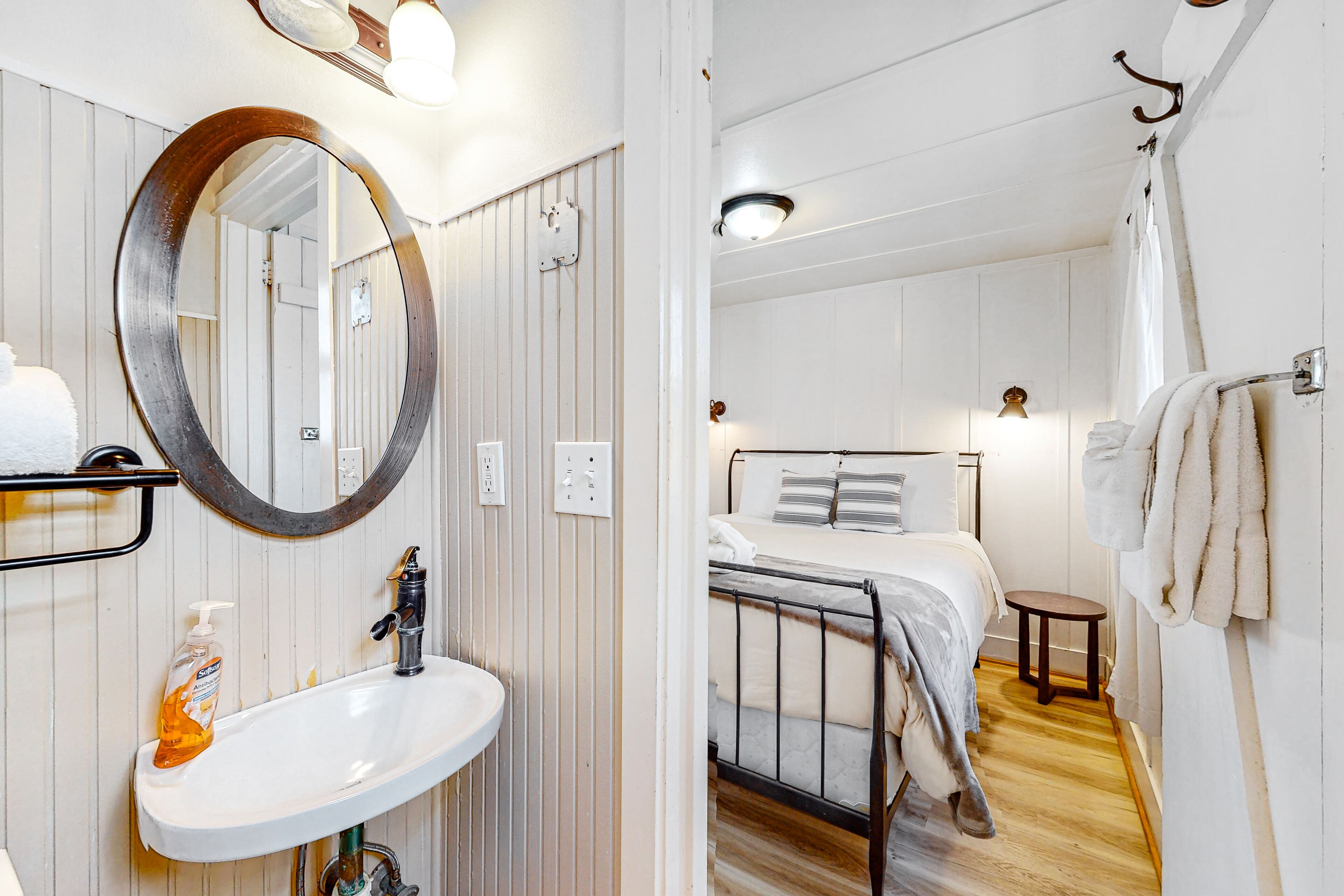 Sèche-cheveux, serviettes fournies