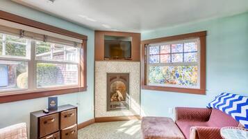TV, fireplace, DVD player