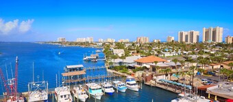 Salt Life Getaway-Oceanfront Views-King Bed-1st Floor Entry/2nd Floor Balcony-SECURE/FAST WIFI & HBO