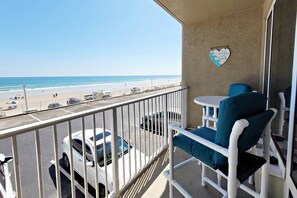 Property grounds - Ocean View Studio | King Bed | Great Value | Free Daily Activities Included (Daytona Beach Shores)