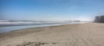 Salt Life Getaway-Oceanfront Views-King Bed-1st Floor Entry/2nd Floor Balcony-FREE DAILY ACTIVITIES!
