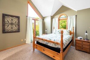 5 bedrooms, iron/ironing board, free WiFi, bed sheets