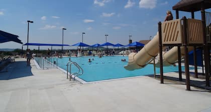 WE Love Fall Most of All @ Longwood! Fire Pit - Hot Tub - Pool Table - OH MY