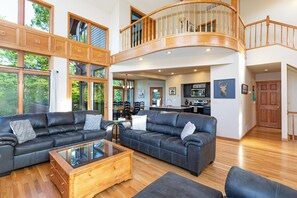 TV, fireplace, DVD player, stereo