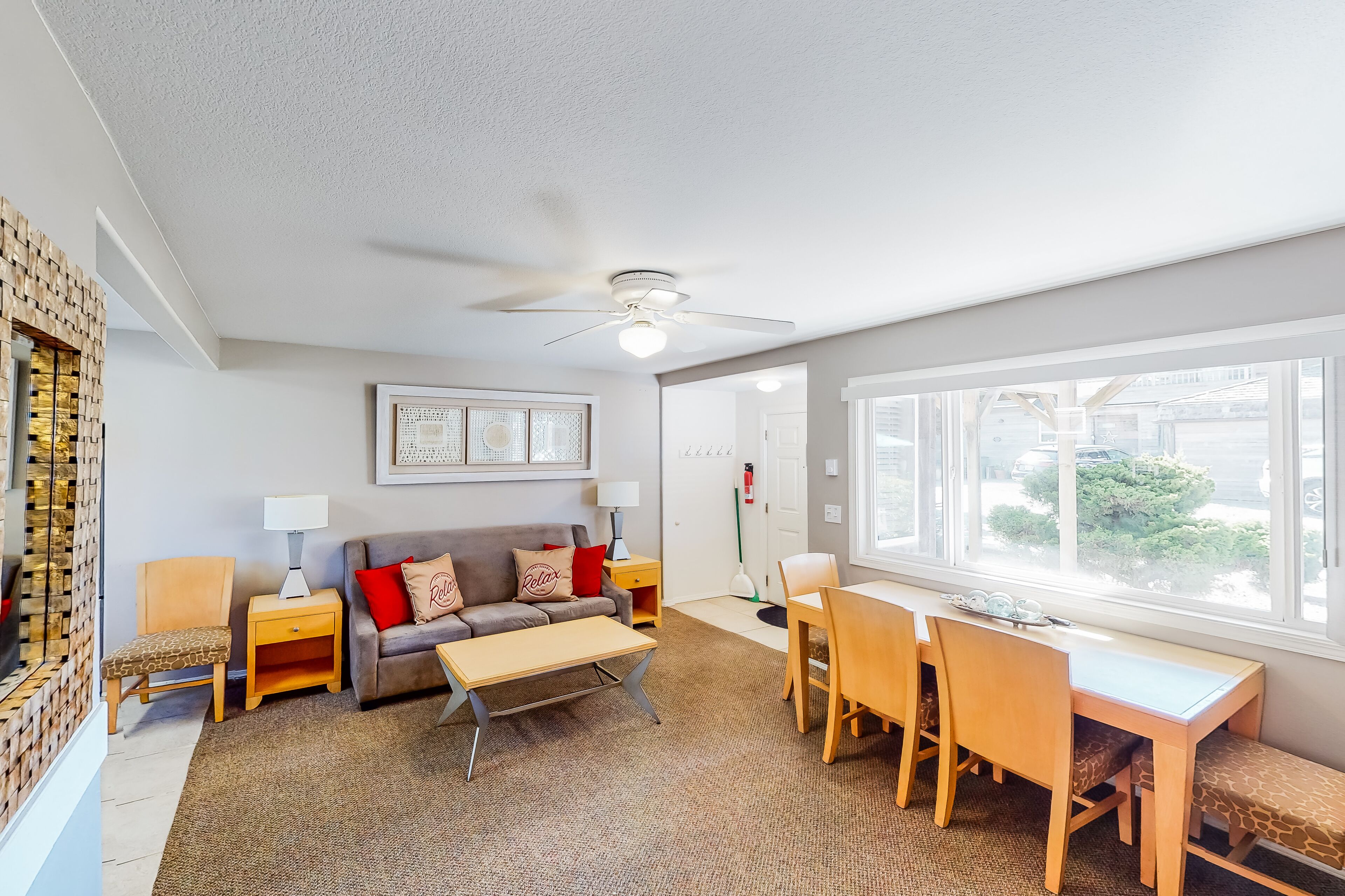 Charming, dog-friendly cabana with ocean views & easy beach access