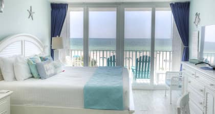 Stunning Views in this Beautifully Decorated Beachfront Studio with Private Balcony & Heated Pool