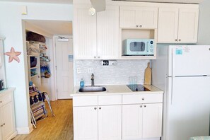 Fridge, microwave, oven, coffee/tea maker