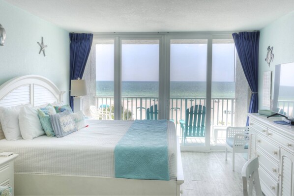 Iron/ironing board, free WiFi, bed sheets - Stunning Views in this Beautifully Decorated Beachfront Studio with Private Balcony & Heated Pool (Treasure Island)