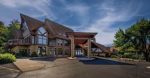 Exterior - Enjoy Silent Nights @ Cinnabar! Hot Tub! Pool Table! Great Value! (Galena)