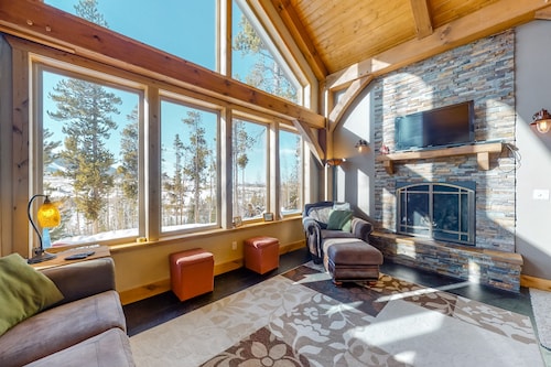 Secluded, custom-built home w/ views of Continental Divide