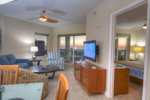TV - Gulf Views from Balcony. Heated Pool. Beautiful Property Directly Across from the Beach! (Treasure Island)