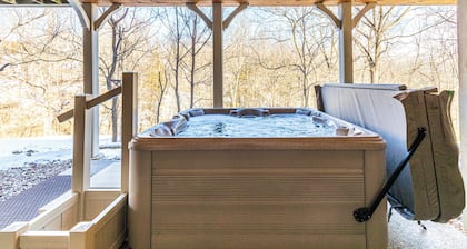 Your Spacious HOME for the Holidays, Huge Hot Tub, 2 Fireplaces - Sleeps 14!