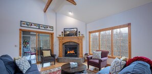 Flat-screen TV, fireplace, DVD player, table football