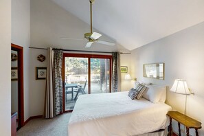 2 bedrooms, iron/ironing board, internet, bed sheets