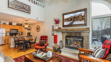 TV, fireplace